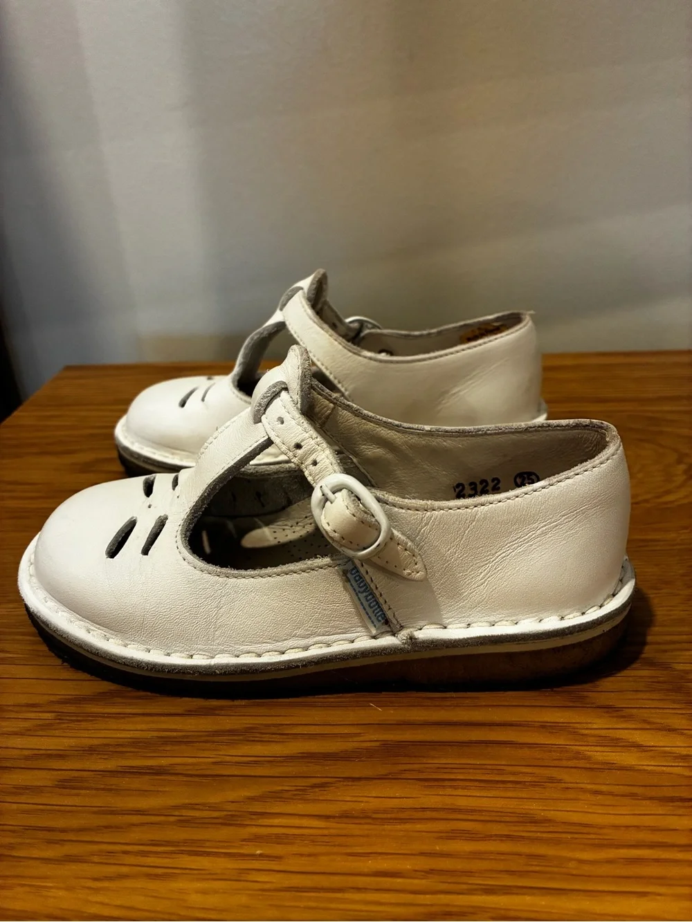 Vintage 90’s Babybotte White Leather T-Strap Dress Shoes EU 25 US 8.5 Style 2322